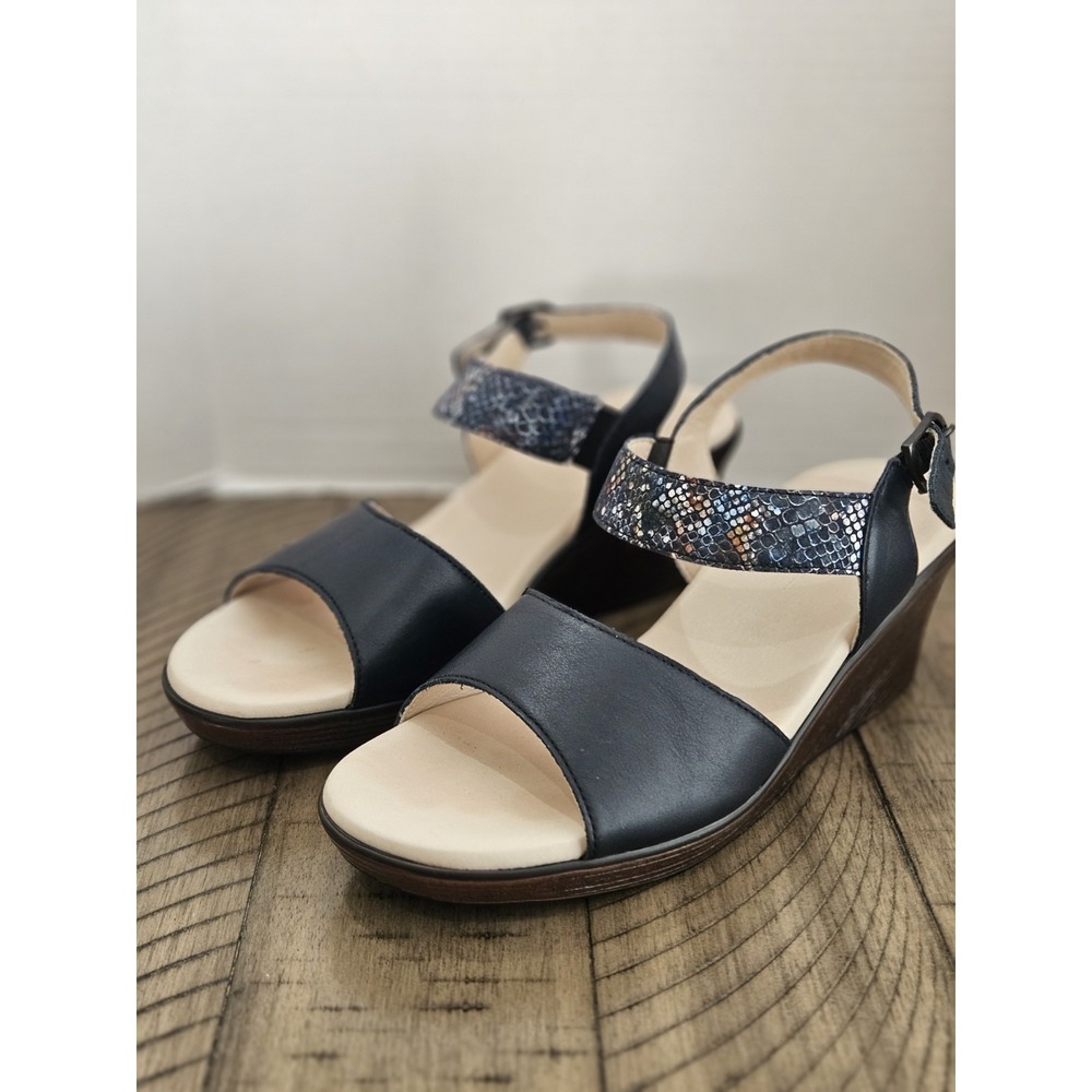 SAS Heather Wedge Heel Sandals 10 Navy Snake Print Leather Comfort Timeless Chic